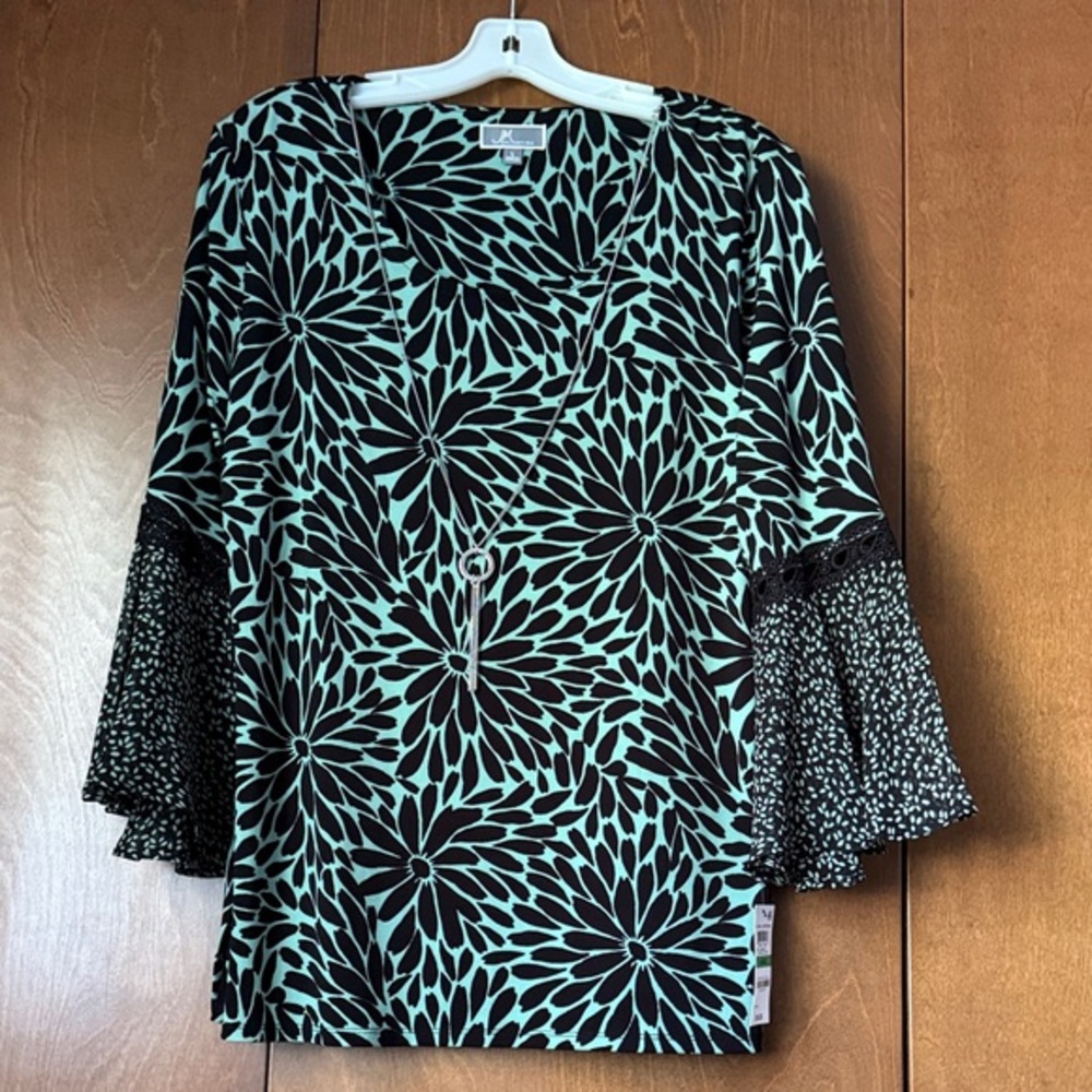 JM Collection NWT Floral Black and Green Pullover , Necklace, Sz Lg Ret $54.50